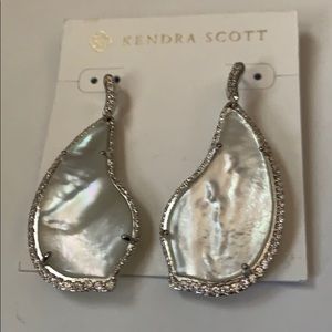 Kendra Scott Jewelry - Kendra Scott, Pearl, Crystal, Rhinestone, Earrings Kendra Scott Jewelry - Kendra Scott, Pearl, Crystal, Rhinestone, Earrings
